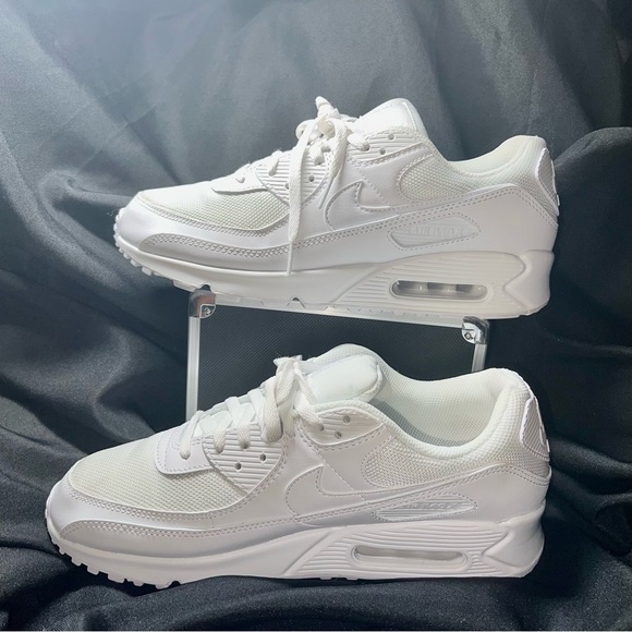 Nike Other - *FREE* Nike Air Max 90 *MENS*